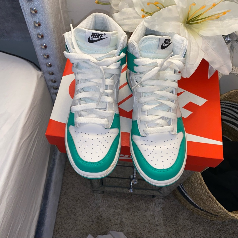 Nike High Dunk ( grade school)